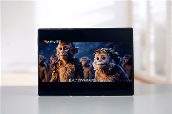 全新展翼三折叠手机！华为Mate XT 2非凡大师图赏