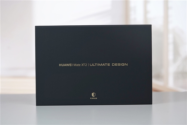 全新展翼三折叠手机！华为Mate XT 2非凡大师图赏