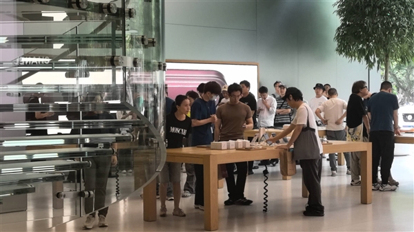 iPhone 18首发日走访：黄牛都不看Pro 谁还在买