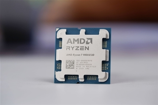 破发还送水冷!AMD最强游戏U 9850X3D降价:仅赠品价值就超千元