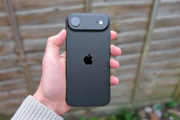 超薄旗舰沦为标准版!曝iPhone Air 2将作为iPhone 18推出
