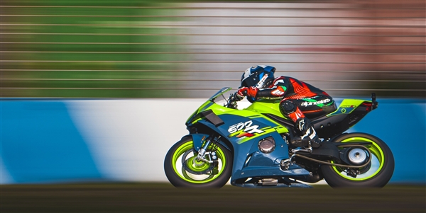 WSBK六冠王杀回市场称王！张雪机车9月超越春风 登顶大排量摩托销冠