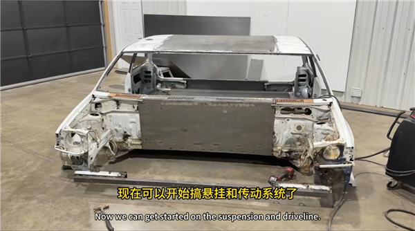 美国博主打造“最宽合法上路汽车”：掏出全套文件交警直接放行