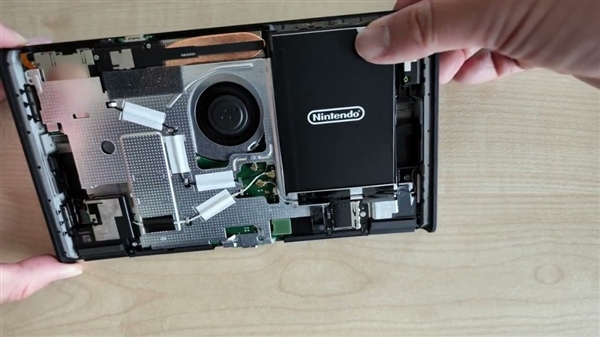 新版Switch 2官方视频：更换电池现在更容易了