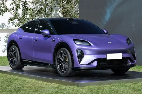 小米YU7最强对手！赛力斯AIVA ME7实车亮相：近5米级轿跑SUV