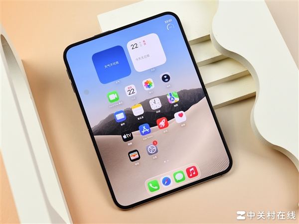 iPhone Duo上手体验:质感惊艳但屏下摄像头很尴尬
