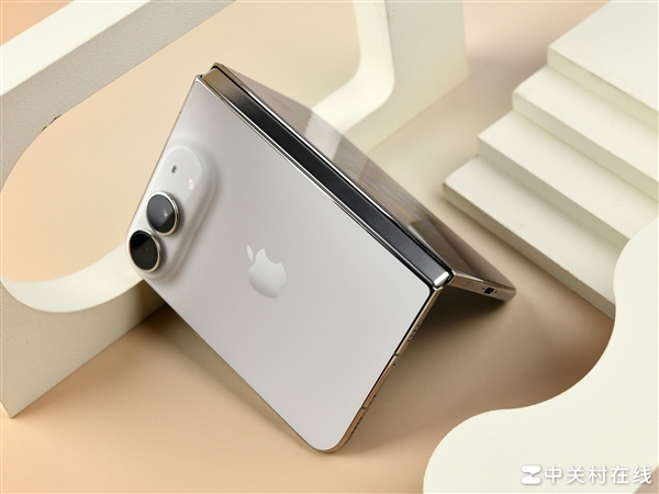 iPhone Duo上手体验:质感惊艳但屏下摄像头很尴尬