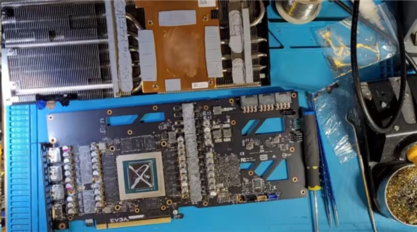 RTX 3080硅脂、导热垫双管齐下:显存温度直降15°C