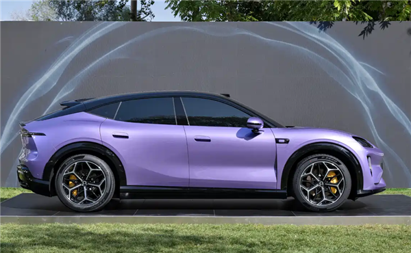 小米YU7最强对手！赛力斯AIVA ME7实车亮相：近5米级轿跑SUV