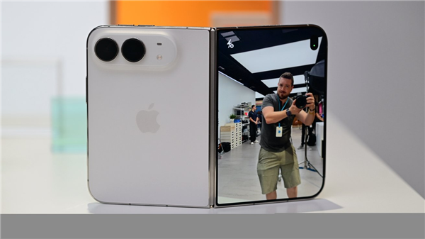 黄牛态度变了！不太敢加价收iPhone Duo：货太多 怕砸手里