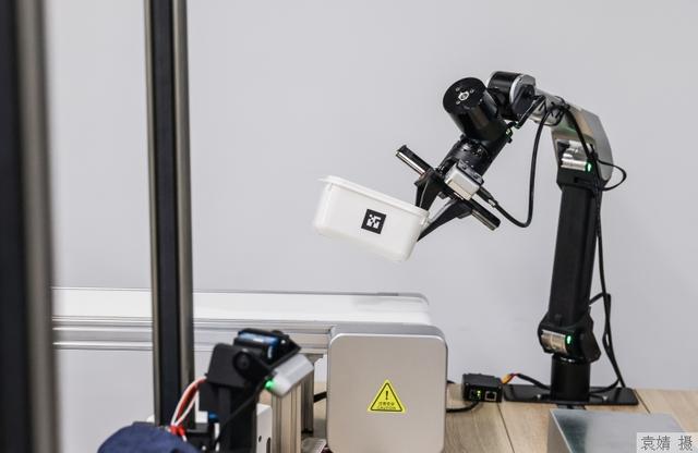 世界人工智能大会｜让人形机器人“快步”走进现实