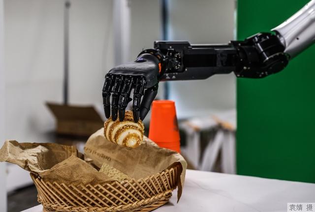 世界人工智能大会｜让人形机器人“快步”走进现实