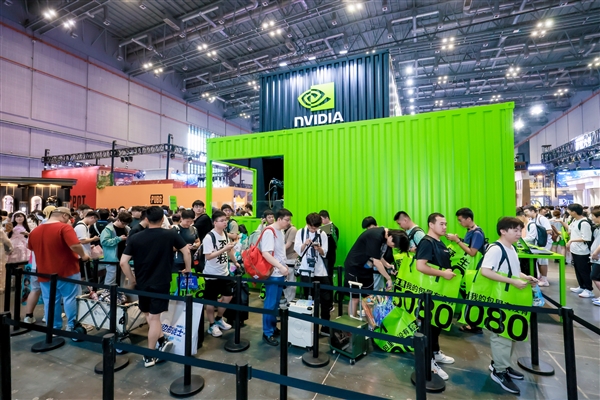 RTX 5080/5070 Founders Edition Graphics Cards Debut Offline Sale in China: Enthusiasts Queue for Hours