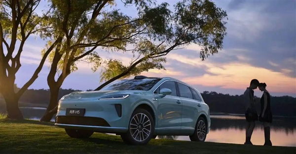 Richard Yu Unveils Two New Cars: The Cheapest and the First Station Wagon Are Here