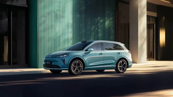 Richard Yu Unveils Two New Cars: The Cheapest and the First Station Wagon Are Here