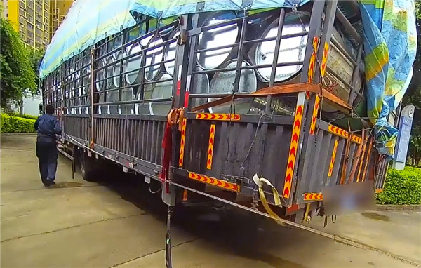 4-meter blue-plate truck modified to 17 meters on the road: driver also lacked license and registration!