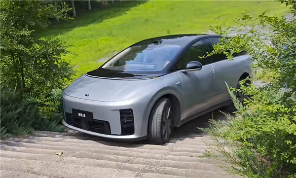 Li Auto Executive Claims i8 Targeted by Smear Campaign， Leapmotor President Suggests Reporting to Authorities