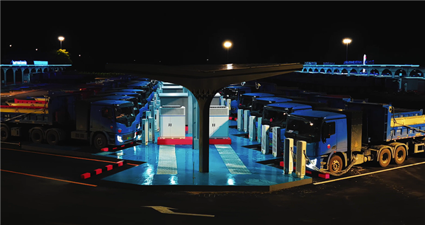 Global First 100 Megawatt-Level Heavy Truck Ultra-Fast Charging Station Launched: Huawei Solution Achieves 100km Range in 5 Minutes!
