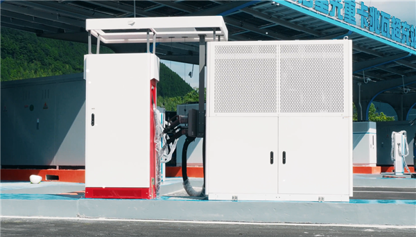 Global First 100 Megawatt-Level Heavy Truck Ultra-Fast Charging Station Launched: Huawei Solution Achieves 100km Range in 5 Minutes!