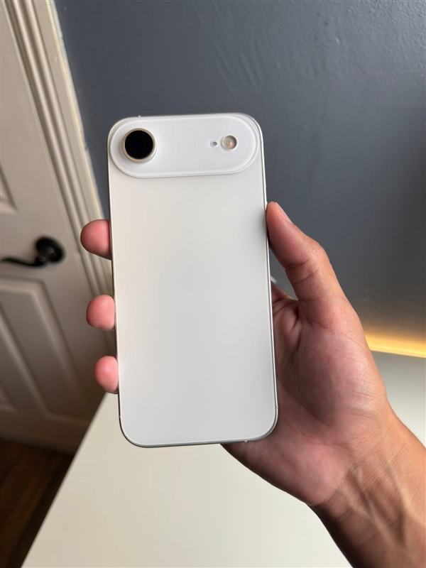 iPhone 17 Air/Pro Battery Comparison: Significant Thickness Difference