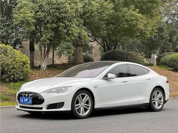 Good News! Flush-Mounted Door Handles Might Be Doomed