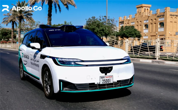 Baidu's Apollo Go Captivates International Audience: Dubai Tycoon Offers Rolex Gold Watch for a Test Ride!