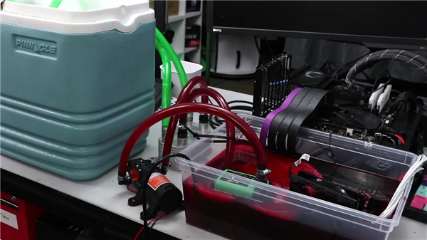 GTX 1060 immersed in transmission fluid for overclocking! Performance surge of 16%， achieving global Firestrike #1