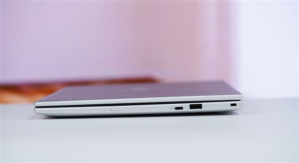 HP EliteBook 8 G1a 14 Laptop with AMD Ryzen AI 7 350 Processor: A Hands-On Look