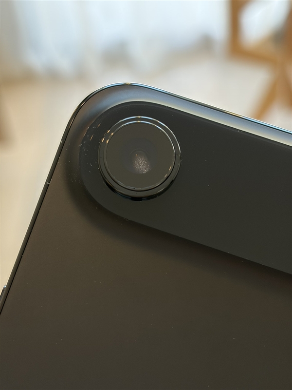 iPhone Air Camera Lens Fogging Issue Reported