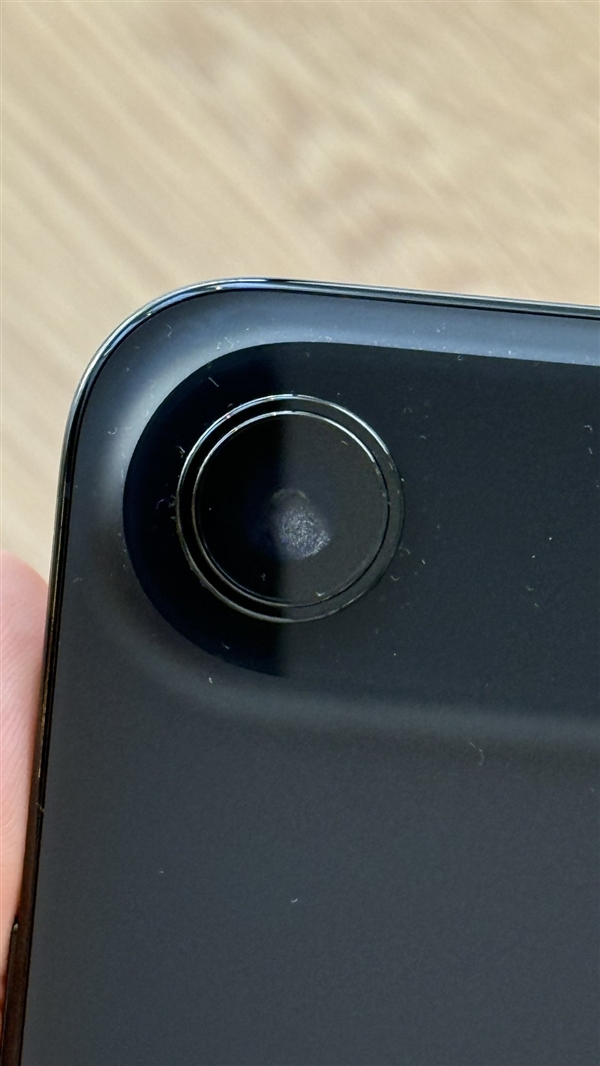 iPhone Air Camera Lens Fogging Issue Reported
