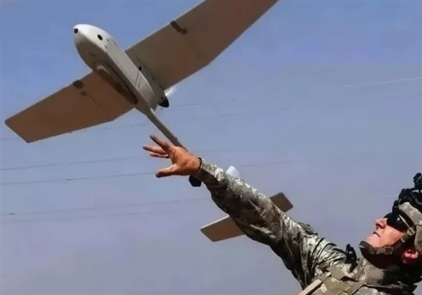 Chinese University Students Handcrafting Bombers: Americans Who Love Douyin Are Panicking