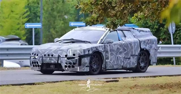 Ferrari's First Electric Car Unveiled， Market Value Drops by 12.7 Billion