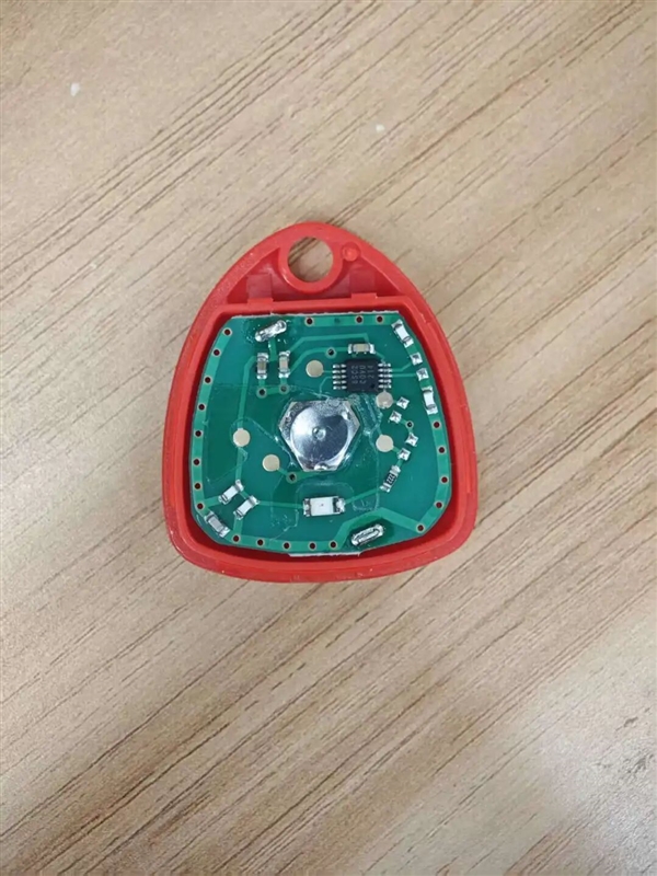 Tesla charging port can be opened with a simple signal! Are Tesla owners afraid?