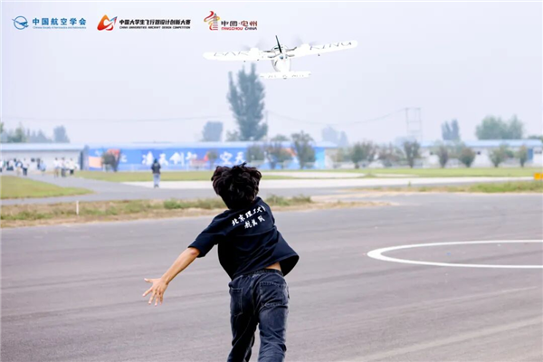 Chinese University Students Handcrafting Bombers: Americans Who Love Douyin Are Panicking