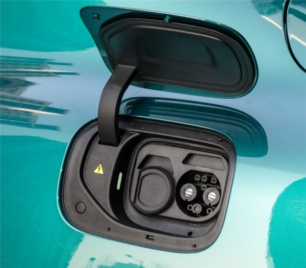 Tesla charging port can be opened with a simple signal! Are Tesla owners afraid?