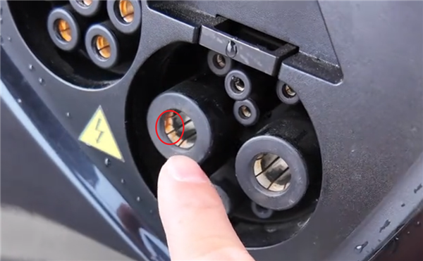Tesla charging port can be opened with a simple signal! Are Tesla owners afraid?