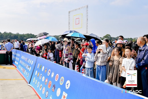 Chinese University Students Handcrafting Bombers: Americans Who Love Douyin Are Panicking