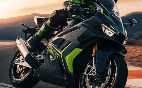 张雪820RR-RC上市12.8万赛道专属不可上路